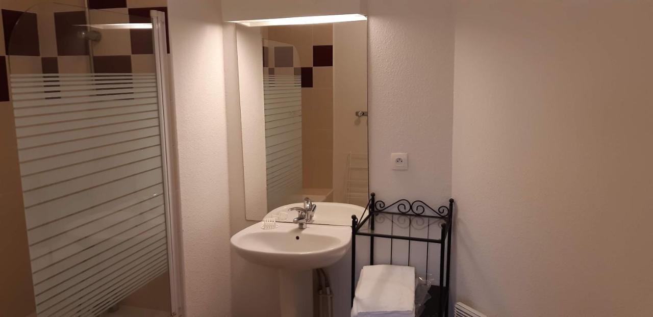 Charmant Logement Avec Piscine Bergerac Bagian luar foto