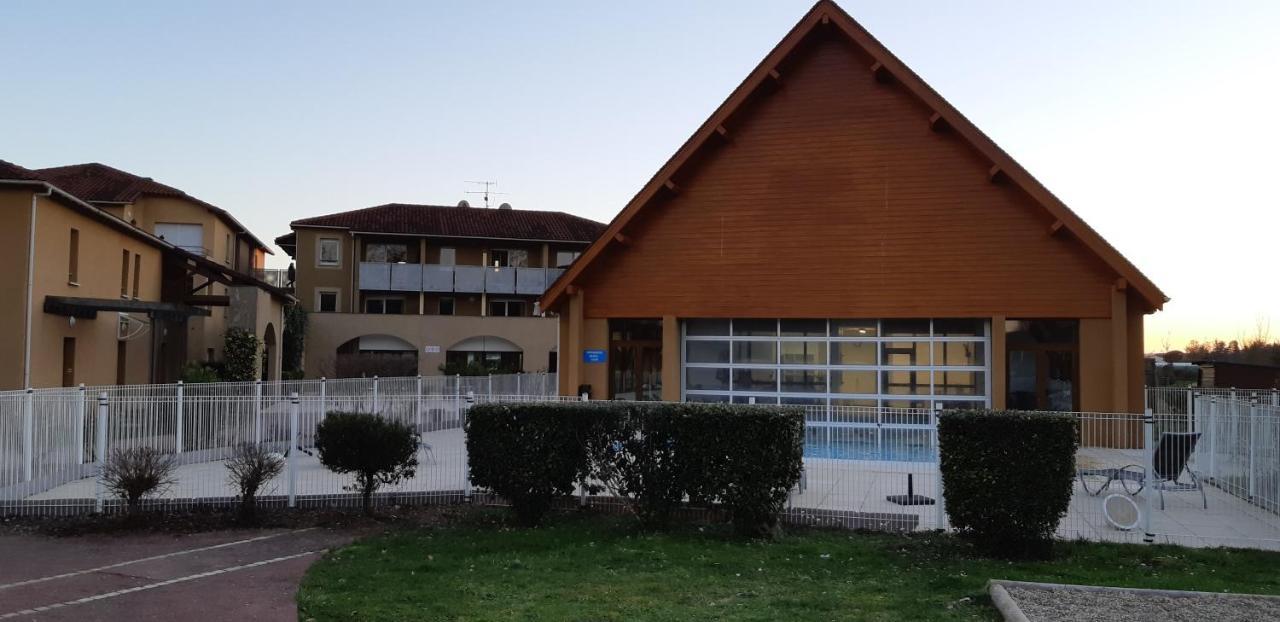 Charmant Logement Avec Piscine Bergerac Bagian luar foto